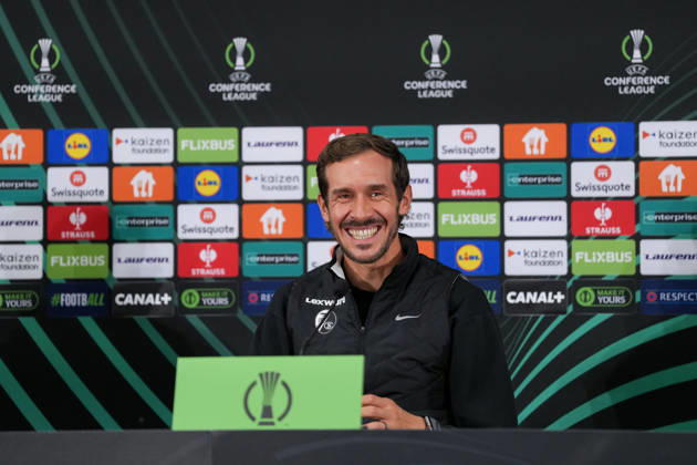 Julian Schuster, SC Freiburg, coach at the press conference, Monaco, soccer, UEFA Conference League, Matchday 2, group stage, 2026–2027, AS Monaco vs. SC Freiburg, October 21, 2026, Stade Louis II, Monaco, Monaco, Stade Louis II, Fontvieille, Monaco Copyright: xArnexAmbergx