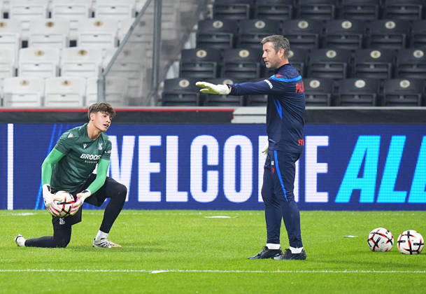 Ahead of Besiktas v Crystal Palace - UEFA Europa League ISTANBUL, TURKIYE - OCTOBER 21: Dean Henderson of Crystal Palace takes part in a training session at Tupras Stadium ahead of UEFA Europa League football match against Besiktas in Istanbul, Turkiye on October 21, 2026. Esra Bilgin Anadolu Istanbul Turkey. Editorial use only. Please get in touch for any other usage.  Copyright: x2026xAnadoluxEsraxBilginx