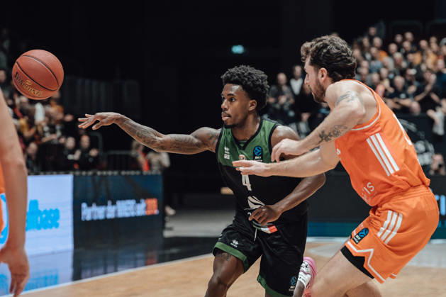 Game Day 4 of the Basketball Eurocup: Niners Chemnitz vs. Slask Wroclaw, October 21, 2026, starting at 7:00 p.m., Chemnitz, Chemnitz Arena. Pictured: No. 3 Malik Parsons, No. 25 Ben Burnham. Game Day 4 of the Basketball Eurocup: Niners Chemnitz vs. Slask Wroclaw, Chemnitz, Saxony, Germany Copyright: xEHLxMedia MichelxKöhlerx 20262110-Niners-Chemnitz-Slask-Wroclaw-023
