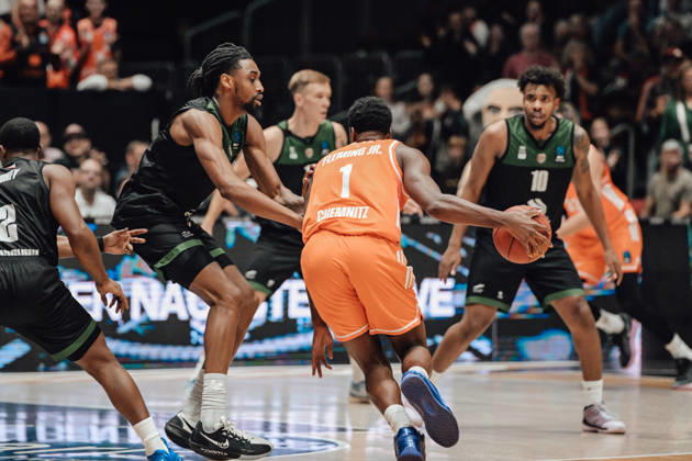 Game Day 4 of the Basketball Eurocup: Niners Chemnitz vs. Slask Wroclaw, October 21, 2026, starting at 7:00 p.m., Chemnitz, Chemnitz Arena. In Photo 01: Phlandrous Fleming Jr., 10 Paul Scruggs, 02 Anthonny Hickey. Matchday 4 of the Basketball Eurocup: Niners Chemnitz vs. Slask Wroclaw, Chemnitz, Saxony, Germany Copyright: xEHLxMedia MichelxKöhlerx 20262110-Niners-Chemnitz-Slask-Wroclaw-032