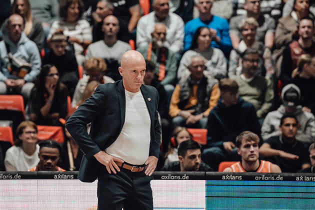 Game Day 4 of the Basketball Eurocup: Niners Chemnitz vs. Slask Wroclaw, October 21, 2026, starting at 7:00 p.m., Chemnitz, Chemnitz Arena. Pictured: Head Coach Rodrigo Pastore. Matchday 4 of the Basketball Eurocup: Niners Chemnitz vs. Slask Wroclaw, Chemnitz, Saxony, Germany Copyright: xEHLxMedia MichelxKöhlerx 20262110-Niners-Chemnitz-Slask-Wroclaw-038