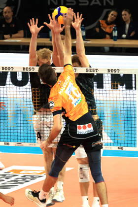 October 21, 2026, Germany, GER, DEU, Volleyball 1st Bundesliga, Day 1, 2026–2027 Season, Berlin, BR Volleys vs. FT Freiburg; Daniel Malescha (BR Volleys) 10, Charles Figy (FT 1844 Freiburg) 14, Anton Jung (FT 1844 Freiburg) 8; nordphoto GmbH, Engler Berlin, Max Schmeling Hall, Berlin, Germany Copyright: xNordphotox xEnglerx