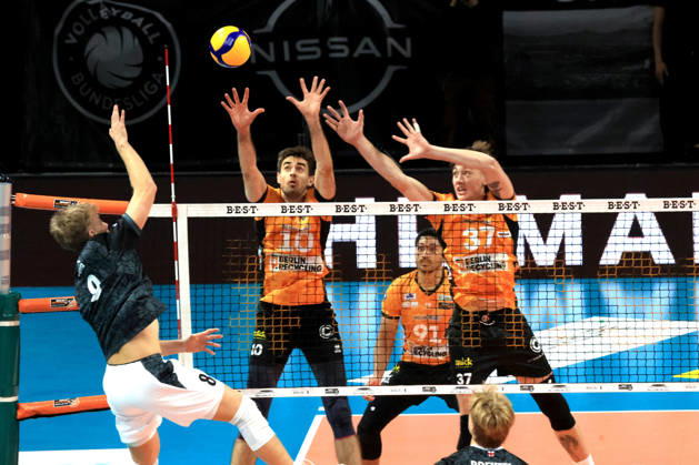 October 21, 2026, Germany, GER, DEU, Volleyball 1st Bundesliga, Day 1, 2026–2027 Season, Berlin, BR Volleys vs. FT Freiburg Daniel Malescha BR Volleys 10, Joshua Tuaniga BR Volleys 91, Nicolás Zerba BR Volleys 37, Anton Jung FT 1844 Freiburg 8 nordphoto GmbH Engler Berlin Max Schmeling Hall Berlin Germany Copyright: xNordphotox xEnglerx