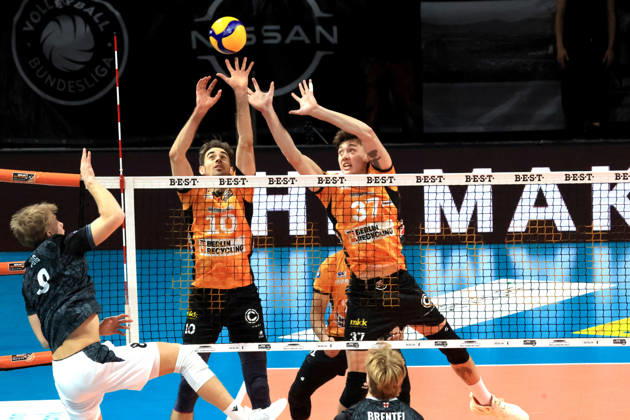 October 21, 2026, Germany, GER, DEU, Volleyball 1st Bundesliga, Day 1, 2026–2027 Season, Berlin, BR Volleys vs. FT Freiburg Daniel Malescha BR Volleys 10, Joshua Tuaniga BR Volleys 91, Nicolás Zerba BR Volleys 37, Anton Jung FT 1844 Freiburg 8 nordphoto GmbH Engler Berlin Max Schmeling Hall Berlin Germany Copyright: xNordphotox xEnglerx