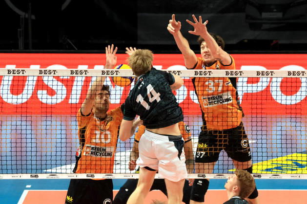 October 21, 2026, Germany, GER, DEU, Volleyball 1st Bundesliga, Day 1, 2026–2027 Season, Berlin, BR Volleys vs. FT Freiburg, Daniel Malescha (BR Volleys) 10, Nicolás Zerba (BR Volleys) 37, Charles Figy (FT 1844 Freiburg) 14, nordphoto GmbH, Engler Berlin, Max Schmeling Halle, Berlin, Germany Copyright: xNordphotox xEnglerx