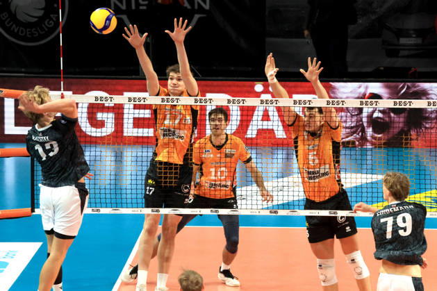 October 21, 2026, Germany, GER, DEU, Volleyball 1st Bundesliga, Day 1, 2026–2027 Season, Berlin, BR Volleys vs. FT Freiburg Arthur Wehner BR Volleys 17, Daniel Malescha BR Volleys 10, Louis Kunstmann BR Volleys 5, Jannik Brentel FT 1844 Freiburg 13 nordphoto GmbH Engler Berlin Max Schmeling Hall Berlin Germany Copyright: xNordphotox xEnglerx