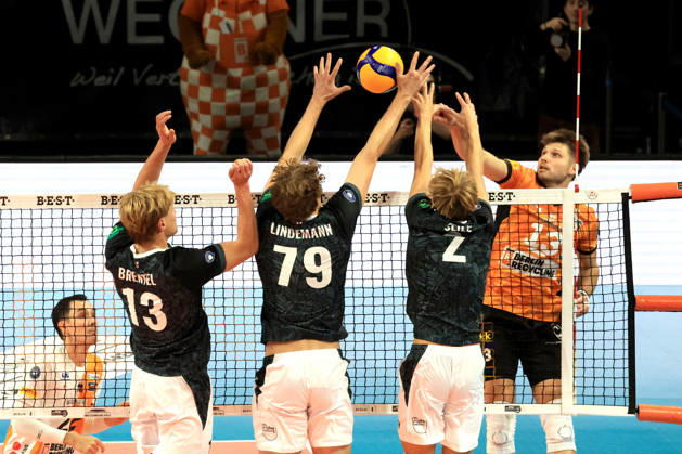 October 21, 2026, Germany, GER, DEU, Volleyball 1st Bundesliga, Day 1, 2026–2027 Season, Berlin, BR Volleys vs. FT Freiburg Ruben Schott BR Volleys 13, Jannik Brentel, FT 1844 Freiburg 13, Lindemann, FT 1844 Freiburg 79, Phillip Seils, FT 1844 Freiburg 2, nordphoto GmbH, Engler Berlin, Max Schmeling Halle, Berlin, Germany Copyright: xNordphotox xEnglerx