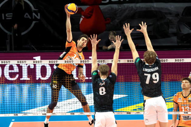 October 21, 2026, Germany, GER, DEU, Volleyball 1st Bundesliga, Day 1, 2026–2027 Season, Berlin, BR Volleys vs. FT Freiburg; Daniel Malescha (BR Volleys) 10, Anton Jung (FT 1844 Freiburg) 18, 44; 8, Lindemann (FT 1844 Freiburg) 79; nordphoto GmbH; Engler Berlin; Max Schmeling Halle, Berlin, Germany Copyright: xNordphotox xEnglerx