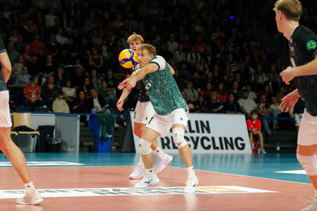 1 Men s Volleyball Bundesliga, Matchday 1: BERLIN RECYCLING Volleys vs. FT 1844 Freiburg; Jonas Peter of FT 1844 Freiburg, age 21, receiving the serve on October 21, 2026, at the Max Schmeling Halle, Berlin, Germany