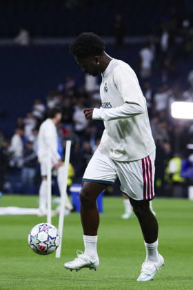 Real Madrid vs. RB Leipzig, UEFA Champions League 2026–27, October 21, 2026, Santiago Bernabéu Stadium, Madrid, Spain Vinicius Junior of Real Madrid warms up during the UEFA Champions League 2026 27 soccer match between Real Madrid and RB Leipzig at Santiago Bernabéu Stadium on October 21, 2026, in Madrid, Spain Madrid Santiago Bernabéu Stadium Madrid Spain Copyright: xAlejandroxMatiasxAcostax