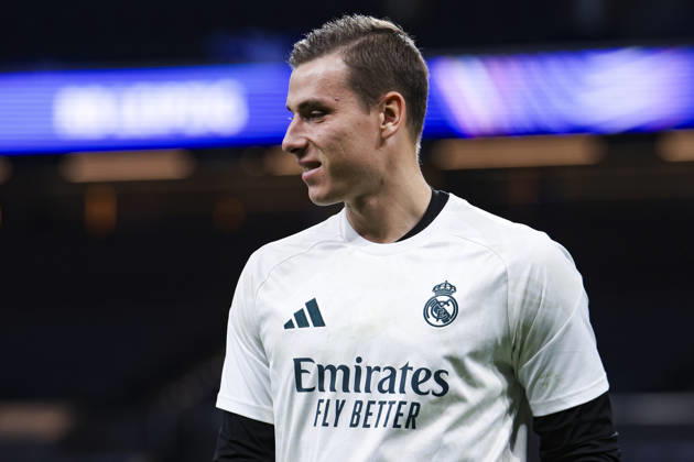 Real Madrid vs. RB Leipzig, UEFA Champions League 2026–27, October 21, 2026, Santiago Bernabéu Stadium, Madrid, Spain Andriy Lunin of Real Madrid warms up during the UEFA Champions League 2026 27 soccer match between Real Madrid and RB Leipzig at Santiago Bernabéu Stadium on October 21, 2026, in Madrid, Spain Madrid Santiago Bernabéu Stadium Madrid Spain Copyright: xAlejandroxMatiasxAcostax