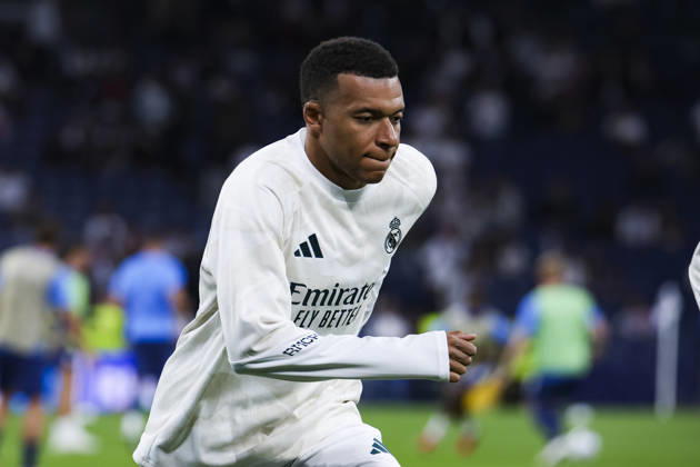 Real Madrid vs. RB Leipzig, UEFA Champions League 2026–27, October 21, 2026, Santiago Bernabéu Stadium, Madrid, Spain Kylian Mbappé of Real Madrid smiles during warm-ups for the UEFA Champions League 2026-27 soccer match between Real Madrid and RB Leipzig at Santiago Bernabéu Stadium on October 21, 2026, in Madrid, Spain Madrid Santiago Bernabéu Stadium Madrid Spain Copyright: xAlejandroxMatiasxAcostax
