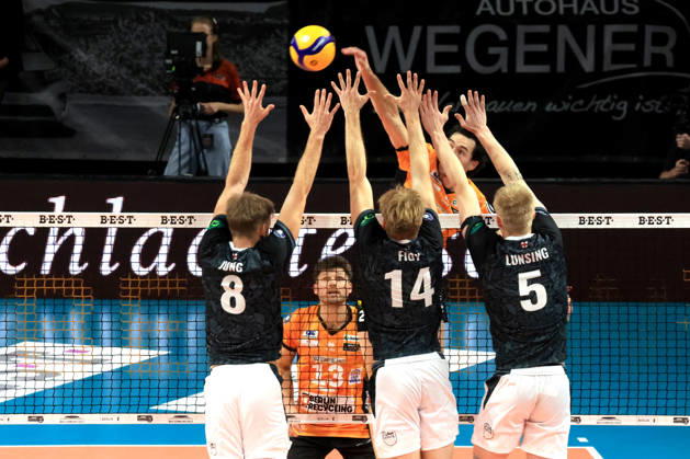October 21, 2026, Germany, GER, DEU, Volleyball 1st Bundesliga, Day 1, 2026–2027 Season, Berlin, BR Volleys vs. FT Freiburg Nolan Flexen BR Volleys 23, Anton Jung FT 1844 Freiburg 8, Charles Figy FT 1844 Freiburg 14, Bredan Mills FT 1844 Freiburg 5 nordphoto GmbH Engler Berlin Max Schmeling Halle Berlin Germany Copyright: xNordphotox xEnglerx