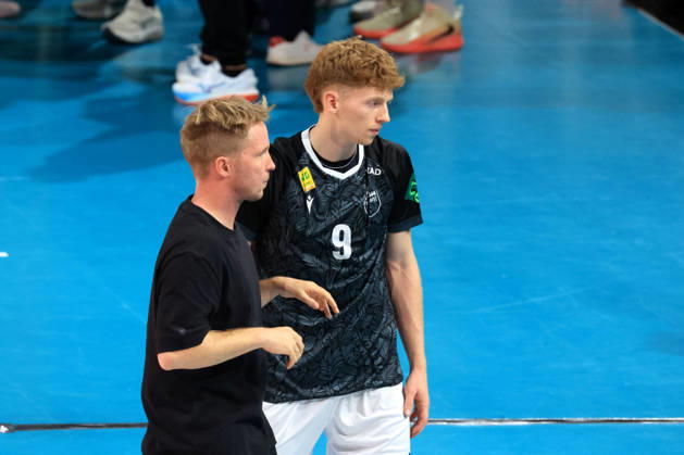 October 21, 2026, Germany, GER, DEU, Volleyball 1st Bundesliga, Day 1, 2026–2027 Season, Berlin, BR Volleys vs. FT Freiburg Coach Jakob Schoenhagen FT 1844 Freiburg, Fabian Hosch FT 1844 Freiburg 9, talking, discussing nordphoto GmbH Engler Berlin Max Schmeling Hall Berlin Germany Copyright: xNordphotox xEnglerx