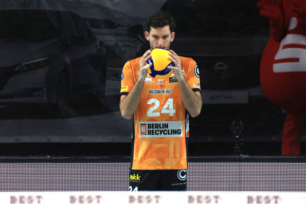 October 21, 2026, Germany, GER, DEU, Volleyball 1st Bundesliga, Day 1, 2026–2027 Season, Berlin, BR Volleys vs. FT Freiburg, Ryan Barnett, BR Volleys 24, cutout, hand on the ball, nordphoto GmbH, Engler, Berlin, Max Schmeling Halle, Berlin, Germany Copyright: xNordphotox xEnglerx