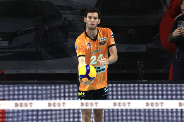 October 21, 2026, Germany, GER, DEU, Volleyball 1st Bundesliga, Day 1, 2026–2027 Season, Berlin, BR Volleys vs. FT Freiburg, Ryan Barnett, BR Volleys 24, cutout, hand on the ball, nordphoto GmbH, Engler, Berlin, Max Schmeling Halle, Berlin, Germany Copyright: xNordphotox xEnglerx