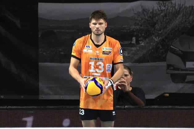October 21, 2026, Germany, GER, DEU, Volleyball 1st Bundesliga, Day 1, 2026–2027 Season, Berlin, BR Volleys vs. FT Freiburg, Ruben Schott, BR Volleys 13, cutout, hand on the ball, nordphoto GmbH, Engler, Berlin, Max Schmeling Hall, Berlin, Germany Copyright: xNordphotox xEnglerx
