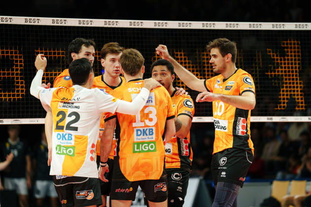 1 Men s Volleyball Bundesliga, Matchday 1: BERLIN RECYCLING Volleys vs. FT 1844 Freiburg. BR Volleys celebrate after scoring a point on October 21, 2026, at the Max Schmeling Halle in Berlin, Germany.