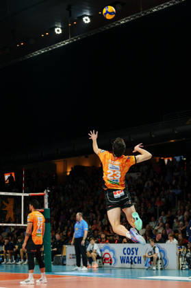 1 Men s Volleyball Bundesliga, Matchday 1: BERLIN RECYCLING Volleys vs. FT 1844 Freiburg Nolan Flexen BERLIN RECYCLING Volleys, 23, serving on October 21, 2026, at the Max Schmeling Halle, Berlin, Germany