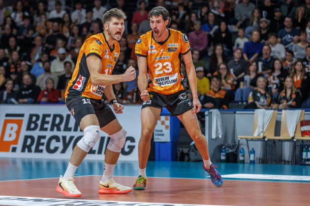 October 26, 2021, Berlin, Volleyball 1st Bundesliga, Men, Matchday 1, BR Volleys vs. VFT 1844 Freiburg, Max Schmeling Hall: Ruben Schott of BR Volleys and Nolan Flexen of BR Volleys celebrate after scoring a point against VFT 1844 Freiburg
