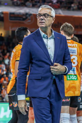 October 26, 2021, Berlin, Volleyball 1st Bundesliga, Men, Matchday 1, BR Volleys vs. VFT 1844 Freiburg, Max Schmeling Halle; Coach Andrea Anastasi; BR Volleys on the sidelines; BR Volleys vs. VFT 1844 Freiburg