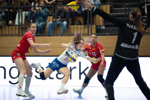 TULLN AN DER DONAU , OESTERREICH - OCTOBER 22: Klara Schlegel aus Oesterreich, Maria Palsdottir Nolsoy aus Faroer, Lorena Baljak aus Oesterreich und Lena Ivancok aus Oesterreich waehrend des Handball, Frauen-Nationalteam, Testspiel: Oesterreich vs. Faeroeer in der Josef-Welser-Sporthalle am October 22, 2026 in Tulln an der Donau , OESTERREICH, NIEDEROESTERREICH. TULLN AN DER DONAU, AUSTRIA - OCTOBER 22: Klara Schlegel of Austria, Maria Palsdottir Nolsoy of the Faroe Islands, Lorena Baljak of Austria and Lena Ivancok of Austria during the women s international handball friendly match between Austria and the Faroe Islands at the Josef-Welser-Sporthalle on October 22, 2026 in Tulln an der Donau, AUSTRIA, LOWER AUSTRIA. Copyright: xIBEX.agencyx xChristianxKrutisx