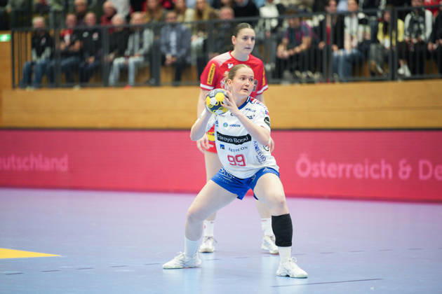 TULLN AN DER DONAU , OESTERREICH - OCTOBER 22: Frida Olsen aus Faroer und Martina Maticevic aus Oesterreich waehrend des Handball, Frauen-Nationalteam, Testspiel: Oesterreich vs. Faeroeer in der Josef-Welser-Sporthalle am October 22, 2026 in Tulln an der Donau , OESTERREICH, NIEDEROESTERREICH. TULLN AN DER DONAU, AUSTRIA - OCTOBER 22: Frida Olsen of the Faroe Islands and Martina Maticevic of Austria during the women s international handball friendly match between Austria and the Faroe Islands at the Josef-Welser-Sporthalle on October 22, 2026 in Tulln an der Donau, AUSTRIA, LOWER AUSTRIA. Copyright: xIBEX.agencyx xChristianxKrutisx