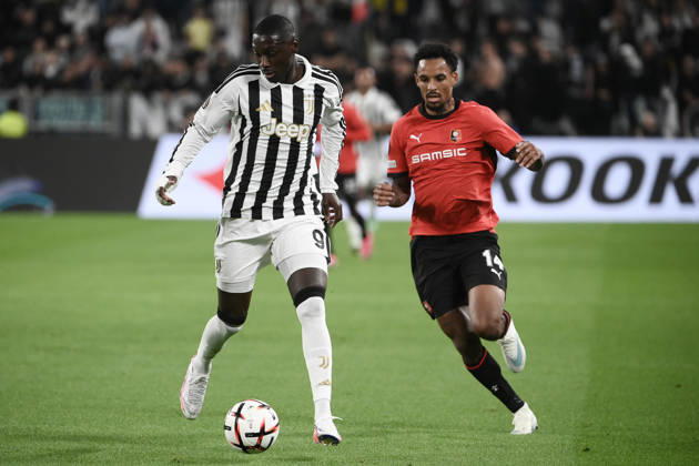 Juventus v Rennes - UEFA Europa League TURIN, ITALY, OCTOBER 22: Randal Kolo Muani (L) of Juventus in action against Bryan Reynolds (R) of Rennes during the UEFA Europa League week 3 football match between Juventus and Rennes at the Juventus Stadium in Turin Italy, on October 22, 2026. Isabella Bonotto Anadolu Turin Italy. Editorial use only. Please get in touch for any other usage. Copyright: x2026xAnadoluxIsabellaxBonottox