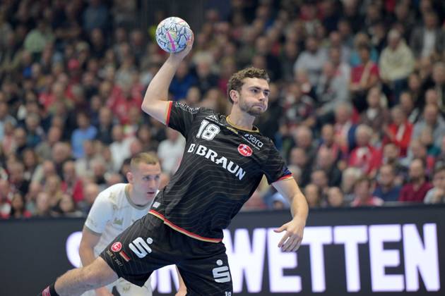 Florian Drosten (MT Melsungen 18) takes a shot; Michal Daszek (Wisla Plock 3) is in the background, GER, MT Melsungen vs. Orlen Wisla Plock (POL), Handball, Men s Champions League, Group Matches, 2026–2027 Season, October 22, 2026, GER, MT Melsungen vs. Orlen Wisla Plock, Men s Champions League, Group Match, 2026–2027 Season, October 22, 2026, Kassel Copyright: xEibner-Pressefotox xRolandxSippelx EP_RSL