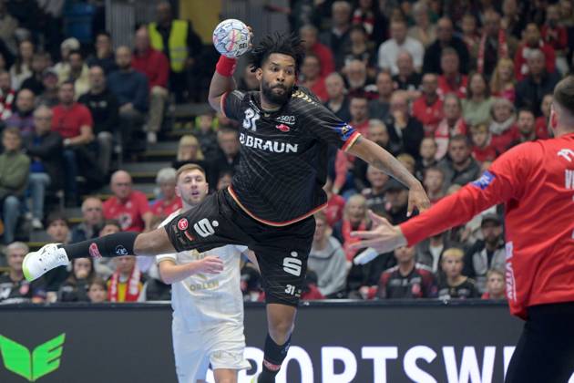 Dariel Garcia Rivera, MT Melsungen 31, on a shot; Miljan Vujovic, goalkeeper, Orlen Wisla Plock 16 R, GER, MT Melsungen vs. Orlen Wisla Plock (POL), Handball, Men s Champions League, Group Matches, 2026–2027 Season, October 22, 2026, GER, MT Melsungen vs. Orlen Wisla Plock, Men’s Champions League, Group Match, 2026–2027 Season, October 22, 2026, Kassel Copyright: xEibner-Pressefotox xRolandxSippelx EP_RSL