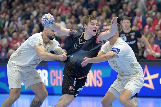 Reynir Thor Stefansson, MT Melsungen 19 (on the ball), Leon Susnja, Wisla Plock 19 (L), Michal Daszek, Wisla Plock 3 (R), GER, MT Melsungen vs. Orlen Wisla Plock (POL), Handball, Men’s Champions League, Group Matches, 2026–2027 Season, October 22, 2026, GER, MT Melsungen vs. Orlen Wisla Plock, Men’s Champions League, Group Match, 2026–2027 Season, October 22, 2026, Kassel Copyright: xEibner-Pressefotox xRolandxSippelx EP_RSL