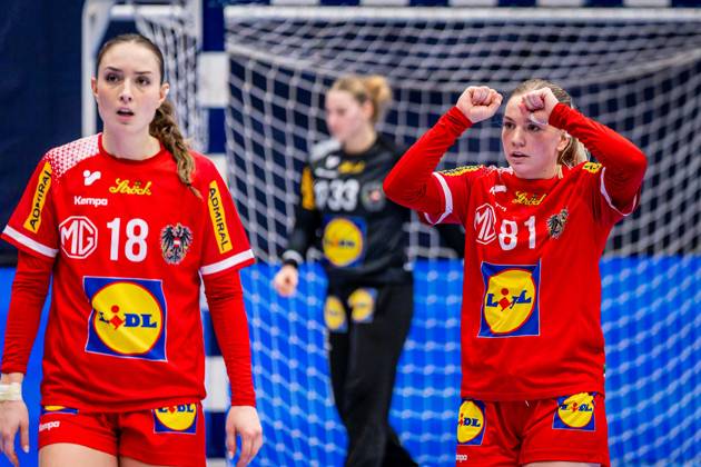 HANDBALL - AUT vs FRO, test match TULLN,AUSTRIA,22.OCT.26 - HANDBALL - OEHB international test match, ladies, Austria vs Faroe Islands. Image shows the disappointment of Kristina Dramac and Viktoria Marksteiner (AUT).  GEPAxpictures xKevinxHackner