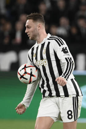 Juventus v Rennes - UEFA Europa League TURIN, ITALY, OCTOBER 22: Juventus Teun Koopmeiners control the ball during the UEFA Europa League phase day 3 football match between Juventus and Rennes at the Juventus Stadium in Turin Italy, on October 22, 2026. Isabella Bonotto Anadolu Turin Italy. Editorial use only. Please get in touch for any other usage. Copyright: x2026xAnadoluxIsabellaxBonottox
