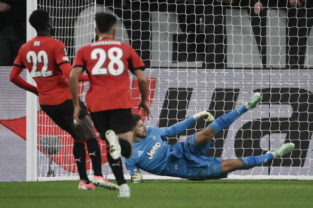 Juventus v Rennes - UEFA Europa League TURIN, ITALY, OCTOBER 22: Rennes forward Boulaye Dia (L )scores a penalty his team s second goal fight for the ball with during the UEFA Europa League phase day 3 football match between Juventus and Rennes at the Juventus Stadium in Turin Italy, on October 22, 2026. Isabella Bonotto Anadolu Turin Italy. Editorial use only. Please get in touch for any other usage. Copyright: x2026xAnadoluxIsabellaxBonottox