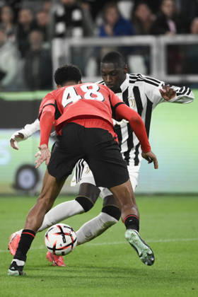 Juventus v Rennes - UEFA Europa League TURIN, ITALY - OCTOBER 22: Randal Kolo Muani (R) of Juventus in action against Abdelhamid Ait Boudlal (L) of Rennes during the UEFA Europa League week 3 football match between Juventus and Rennes at the Juventus Stadium in Turin Italy, on October 22, 2026. Isabella Bonotto Anadolu Turin Italy. Editorial use only. Please get in touch for any other usage. Copyright: x2026xAnadoluxIsabellaxBonottox