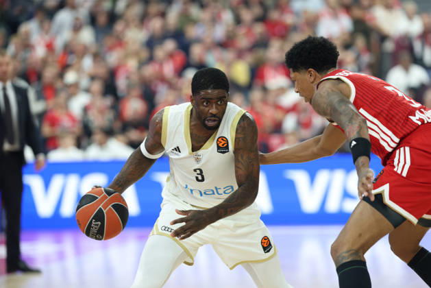 Dwayne Bacon, Dubai Basketball, 03, with MarJon Beauchamp, FC Bayern Basketball, 03, GER, FC Bayern Basketball vs. Dubai Basketball, Basketball, EuroLeague, Round 7, 2026–2027 Season, October 22, 2026, GER, FC Bayern Basketball vs. Dubai Basketball, Basketball, EuroLeague, Matchday 7, 2026–2027 Season, October 22, 2026, Munich Copyright: xEibner-Pressefoto JennixMaulx EP_JML