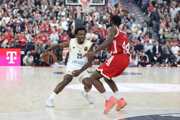Kamar Baldwin, FC Bayern Basketball, 44, with McKinley Wright IV, Dubai Basketball, 25, GER, FC Bayern Basketball vs. Dubai Basketball, Basketball, EuroLeague, Matchday 7, 2026–2027 Season, October 22, 2026, GER, FC Bayern Basketball vs. Dubai Basketball, Basketball, EuroLeague, Matchday 7, 2026–2027 Season, October 22, 2026, Munich Copyright: xEibner-Pressefoto JennixMaulx EP_JML