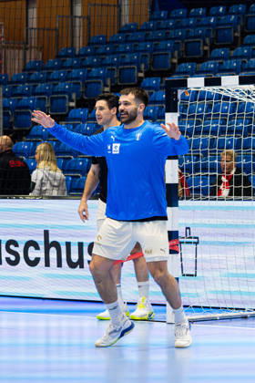 Kassel, Germany, October 22, 2026 EHF Champions League 2026–2027 Group Stage Group B Match 5 MT Melsungen vs. Orlen Wisla Plock Pictured: Goalkeeper Miljan VujoviÄ‡ Vujovic (SPR) warming up at Rothenbach Halle in Hesse Copyright: xFotostandx xKruczynskix