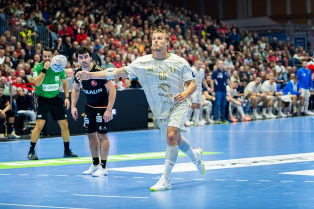 Kassel, Germany, October 22, 2026 EHF Champions League 2026–2027 Group Stage Group B Match 5 MT Melsungen vs. Orlen Wisla Plock Pictured: Frederik Bjerre (SPR) taking a seven-meter throw at Rothenbach Hall in Hesse Copyright: xFotostandx xKruczynskix