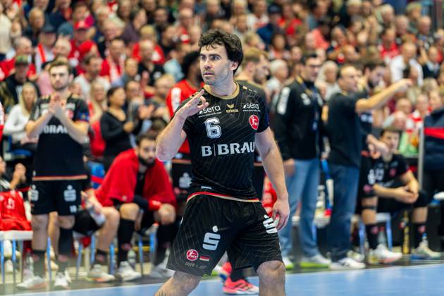 Kassel, Germany, October 22, 2026 EHF Champions League 2026–2027 Group Stage Group B Match 5 MT Melsungen vs. Orlen Wisla Plock Pictured: Erik Balenciaga (MT) gesturing on the court at Rothenbach Halle in Hesse Copyright: xFotostandx xKruczynskix