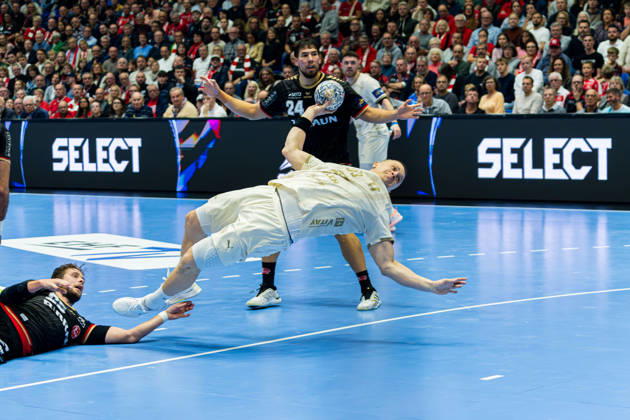 Kassel, Germany, October 22, 2026 EHF Champions League 2026–2027 Group Stage Group B Match 5 MT Melsungen vs. Orlen Wisla Plock Pictured: Dawid Dawydzik (SPR) taking a shot at the Rothenbach Halle in Hesse Copyright: xFotostandx xKruczynskix
