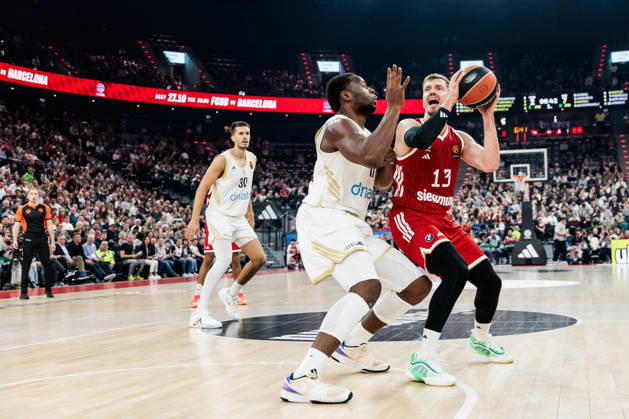 MUNICH, GERMANY - OCTOBER 22: Andreas Andi Obst (FC Bayern Muenchen, 13) controls the ball against Mfiondu Kabengele (Dubai Basketball, 17) during the Turkish Airlines EuroLeague match between FC Bayern Muenchen vs. Dubai Basketball at SAP Garden on round 7 of Turkish Airlines EuroLeague on October 22, 2026 in Munich, Germany. Bavaria Germany Copyright: xSteffiexWunderlx