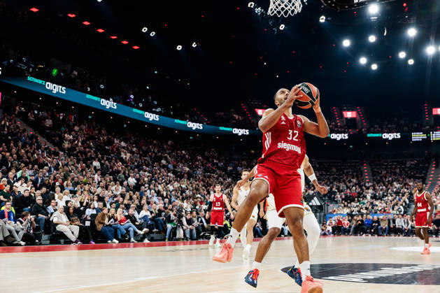 MUNICH, GERMANY - OCTOBER 22: Johannes JT Thiemann (FC Bayern Muenchen, 32) controls the ball during the Turkish Airlines EuroLeague match between FC Bayern Muenchen vs. Dubai Basketball at SAP Garden on round 7 of Turkish Airlines EuroLeague on October 22, 2026 in Munich, Germany. Bavaria Germany Copyright: xSteffiexWunderlx