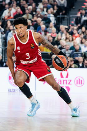 MUNICH, GERMANY - OCTOBER 22: Marjon Beauchamp (FC Bayern Muenchen, 3) controls the ball during the Turkish Airlines EuroLeague match between FC Bayern Muenchen vs. Dubai Basketball at SAP Garden on round 7 of Turkish Airlines EuroLeague on October 22, 2026 in Munich, Germany. Bavaria Germany Copyright: xSteffiexWunderlx