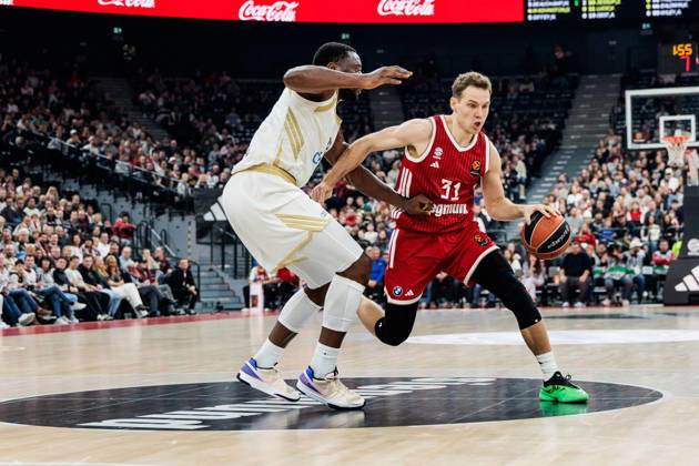 MUNICH, GERMANY - OCTOBER 22: Rokas Jokubaitis (FC Bayern Muenchen, 31) controls the ball against Mfiondu Kabengele (Dubai Basketball, 17) during the Turkish Airlines EuroLeague match between FC Bayern Muenchen vs. Dubai Basketball at SAP Garden on round 7 of Turkish Airlines EuroLeague on October 22, 2026 in Munich, Germany. Bavaria Germany Copyright: xSteffiexWunderlx