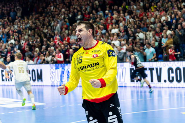 Kassel, Germany, October 22, 2026 EHF Champions League 2026–2027 Group Stage Group B Match 5 MT Melsungen vs. Orlen Wisla Plock Pictured: Goalkeeper Nebojöa Simic of MT Melsungen celebrates at the Rothenbach Halle in Hesse Copyright: xFotostandx xKruczynskix