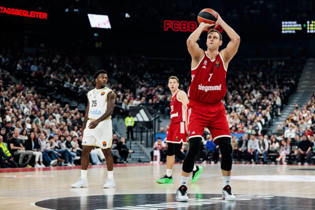 MUNICH, GERMANY - OCTOBER 22: Johannes Jo Voigtmann (FC Bayern Muenchen, 7) shooting from the freethrow line during the Turkish Airlines EuroLeague match between FC Bayern Muenchen vs. Dubai Basketball at SAP Garden on round 7 of Turkish Airlines EuroLeague on October 22, 2026 in Munich, Germany. Bavaria Germany Copyright: xSteffiexWunderlx