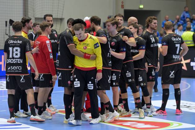 Celebrations and joy after the victory: Nebojsa Simic, goalkeeper, MT Melsungen 16 (forward); Florian Drosten, MT Melsungen 18; Johannes Golla, MT Melsungen 14; David Mandic, MT Melsungen 7 (R), GER, MT Melsungen vs. Orlen Wisla Plock (POL), Handball, Men’s Champions League, Group Matches, 2026–2027 Season, October 22, 2026, GER, MT Melsungen vs. Orlen Wisla Plock, Men’s Champions League, Group Match, 2026–2027 Season, October 22, 2026, Kassel Copyright: xEibner-Pressefotox xRolandxSippelx EP_RSL