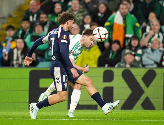 Javier Rueda of Celta Vigo & Kieran Tierney of Celtic Celtic v Celta Vigo, UEFA Europa League, Football, Celtic Park, Glasgow, Scotland, UK - 22 Oct 2026Glasgow Celtic Park Scotland United Kingdom  Copyright: xStuartxWallace Shutterstockx 17230137bh
