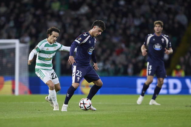 Celtic FC v Real Club Celta - UEFA Europa League 2026 27 League Phase MD3 GLASGOW, SCOTLAND - OCTOBER 22: Hugo Alvarez of RC Celta de Vigo Mika Baur of Celtic FC during the UEFA Europa League 2026 27 League Phase MD3 match between Celtic FC and Real Club Celta de Vigo at Celtic Park on October 22, 2026 in Glasgow, Scotland. (Photo by Diego Simon Photo Players Images Magara Press) Glasgow Celtic Park Stadium Scotland Copyright: xDiegoxSimonx